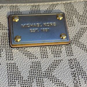 Michael Kors Jet travel Monogram Wallet